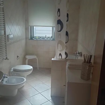 Family House מודוניו